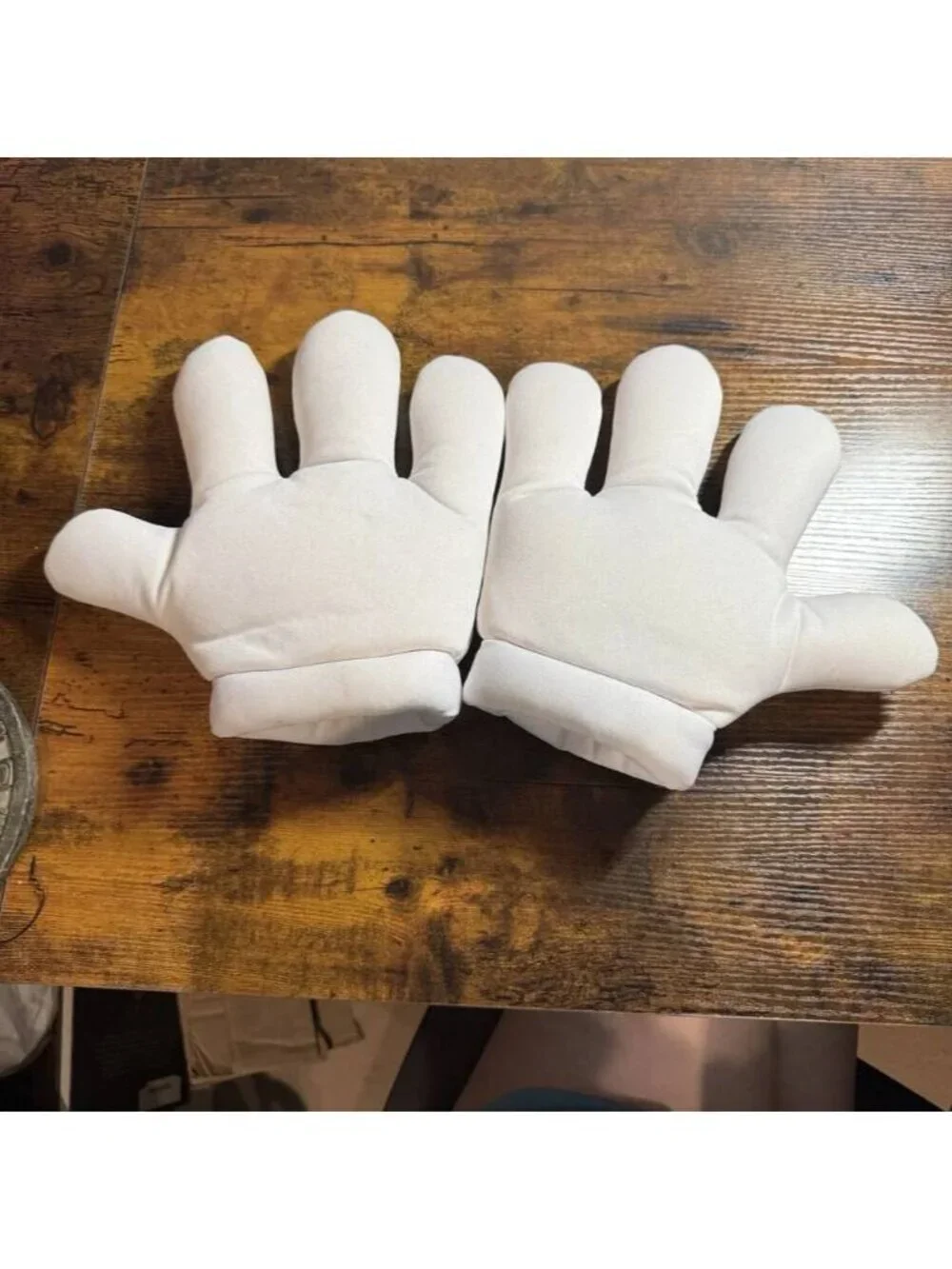 EUC DISNEY STORE LICENSED MICKEY GLOVES ONE SIZE FITS ALL